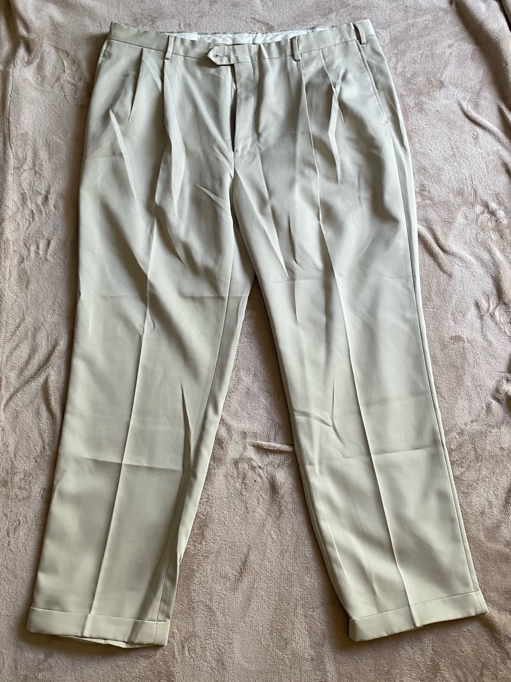 Jos. A. Bank Men's Pleated Dress Pants in Light Khaki